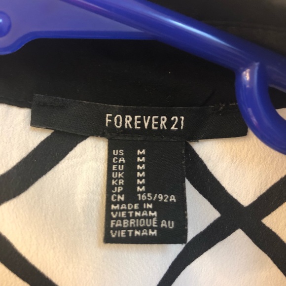 Button-Down Tank Top - Picture 2 of 3